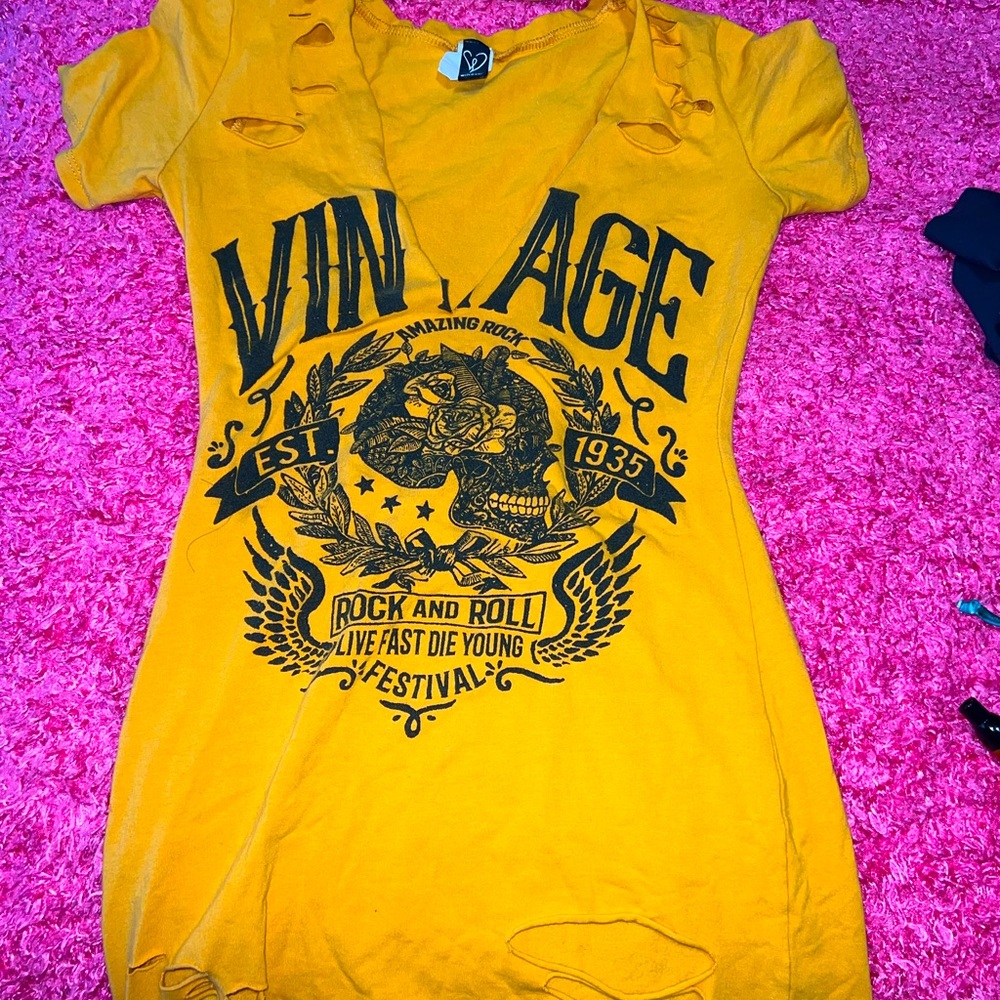 This is the “Vintage” Dress from Windsor. It’s a size Small. Very Comfy,Well fit